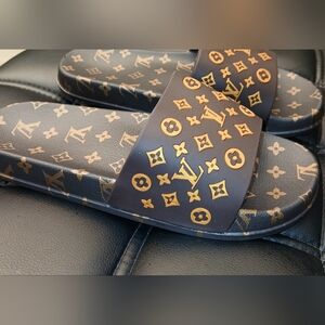 New Patterned Open Toed Slides Shoes Size 7.5